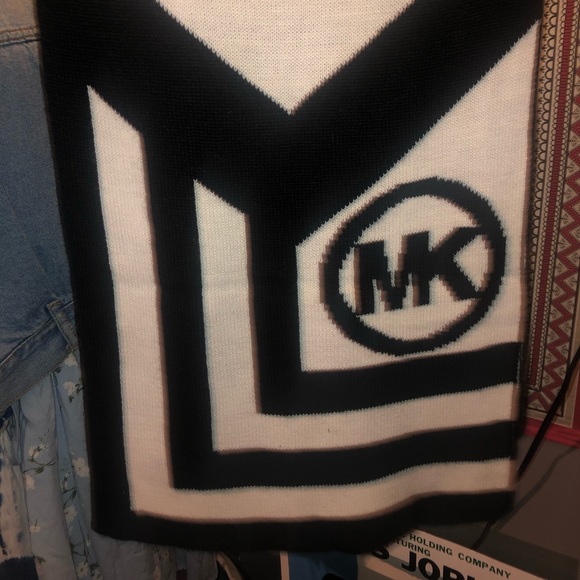 SOLD Michael Kors Scarf - Picture 1 of 8